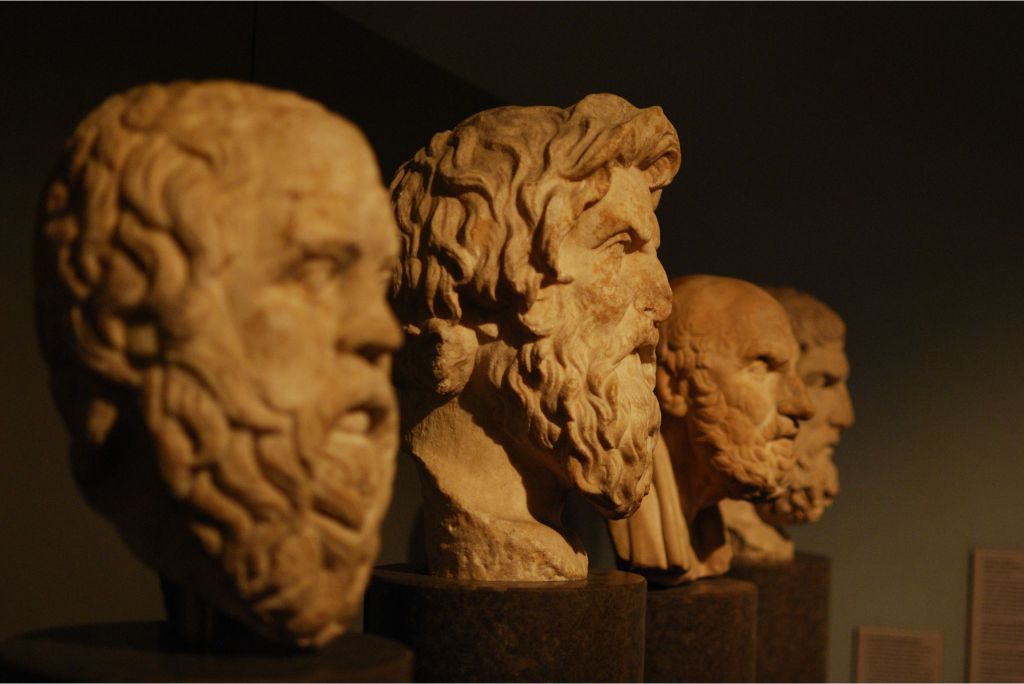 bustos de 4 filósofos