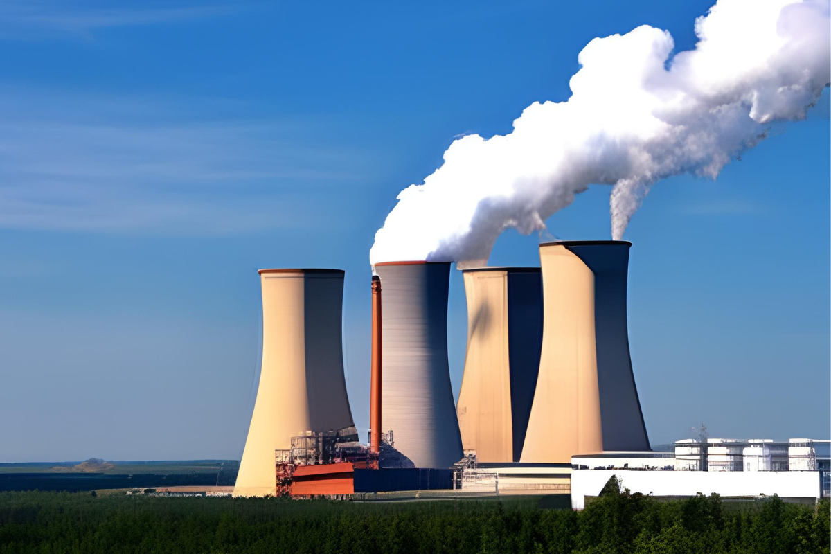 desenho de uma usina nuclear com as torres saindo fumaça